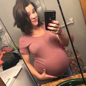 stylish pink maternity short sleeve tee